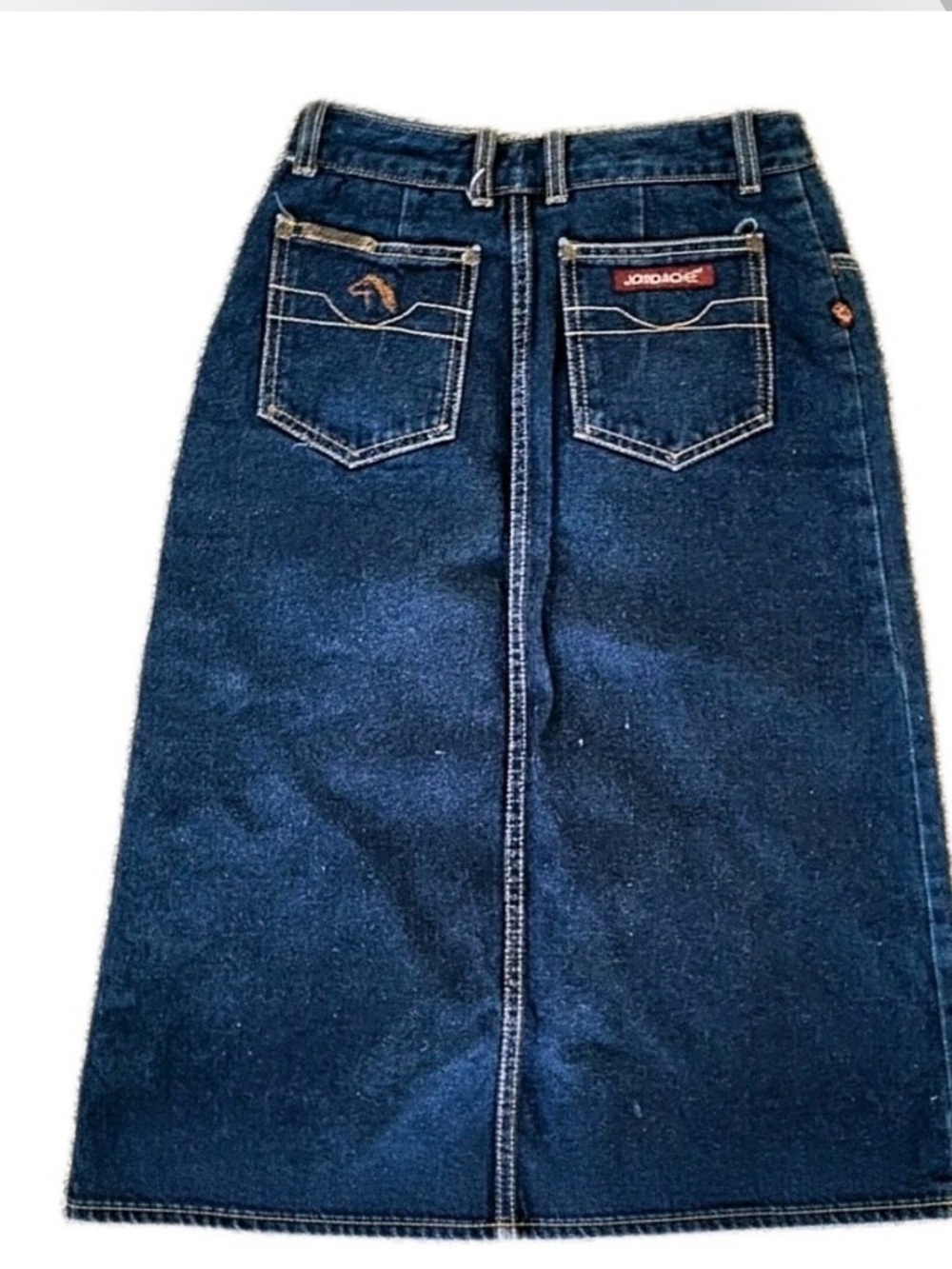 Vintage Dark Blue High-Rise Women's Jeans with Embroidered Back Pockets